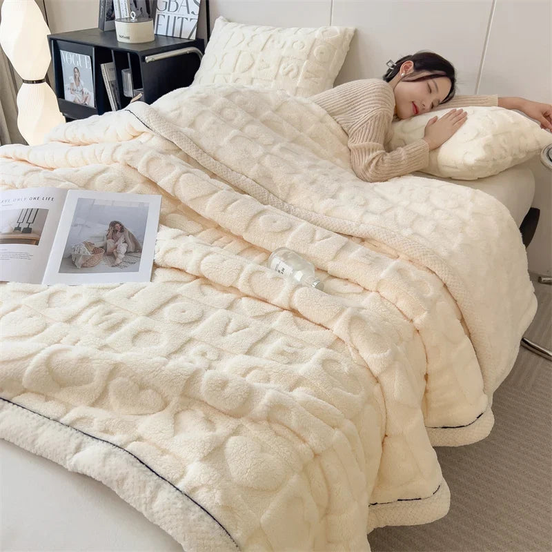 Plaid Beige – Polaire Douce à Motifs Cœur en Relief - vue 1 | Aolina