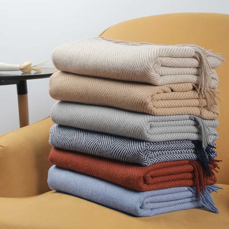 Plaid Beige – 100 % Laine Unie à Franges - vue 6 | Aolina Image