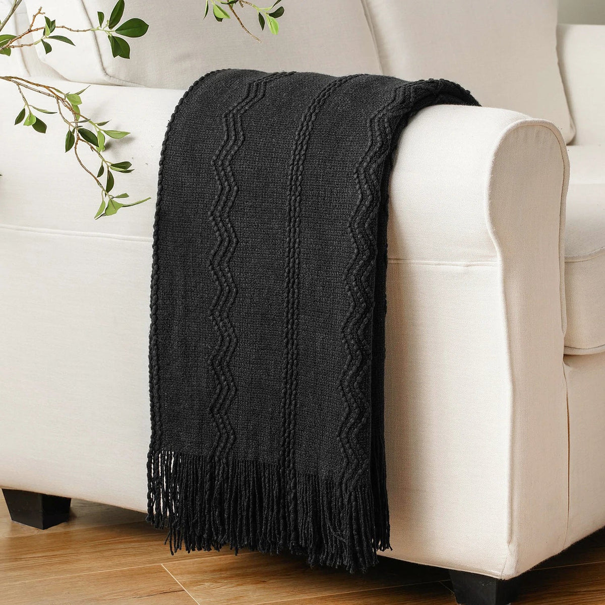 Plaid Noir – Tricoté à Motifs en Relief & Franges - vue 1 | Aolina