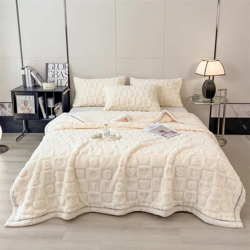 Plaid Beige – Polaire Douce à Motifs Cœur en Relief - vue 6 | Aolina