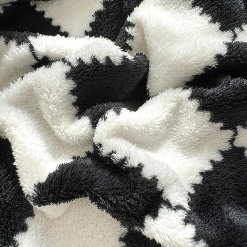 Plaid Noir – Polaire Douce à Carreaux - vue 2 | Aolina