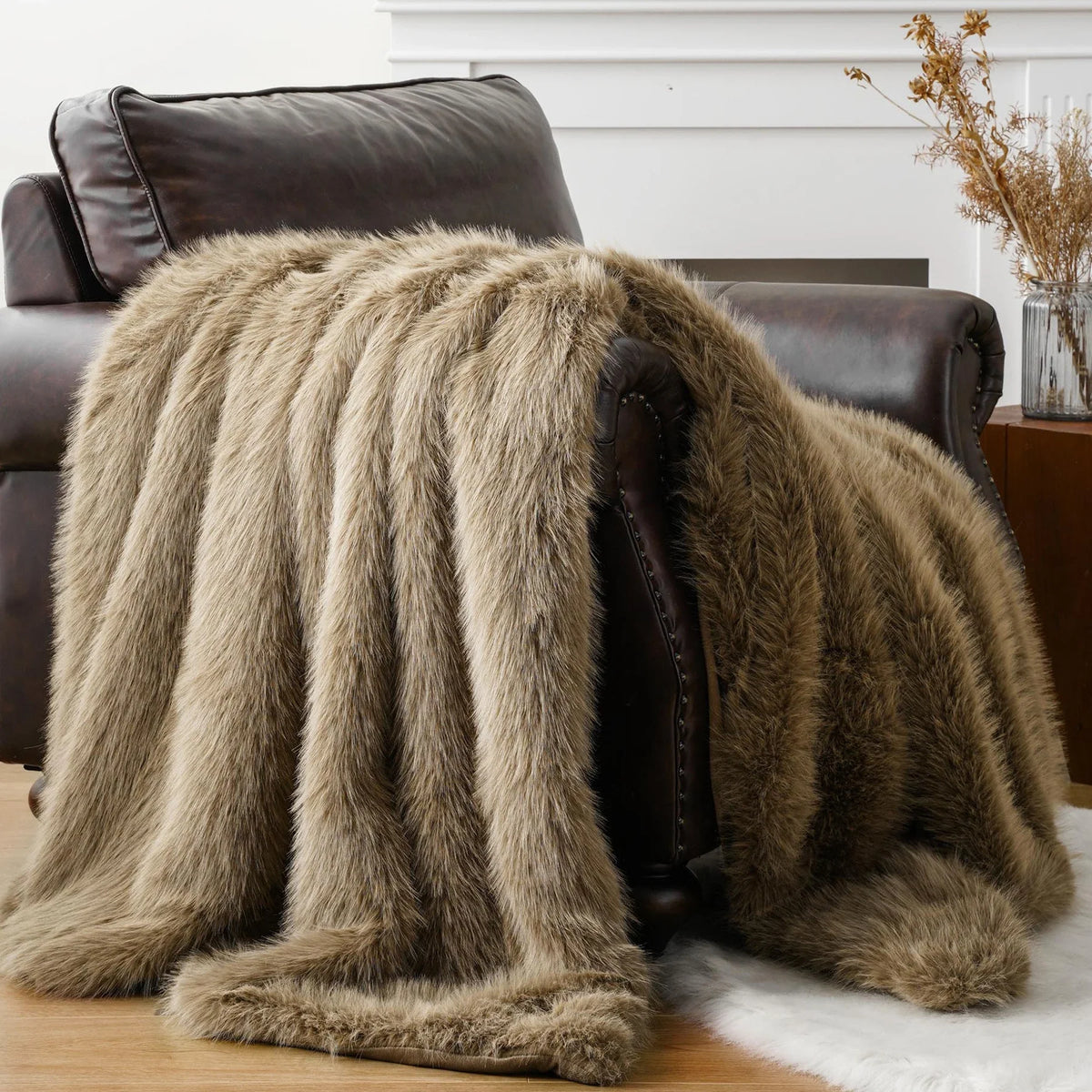 Plaid Taupe – Fausse Fourrure Douce à Poils Longs - vue 1 | Aolina
