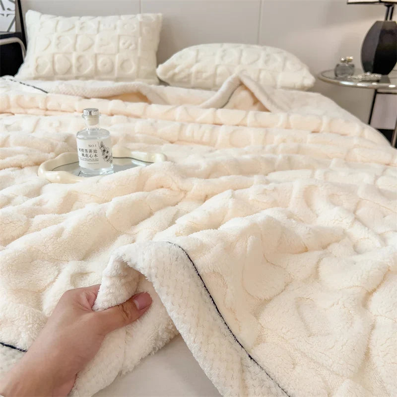 Plaid Beige – Polaire Douce à Motifs Cœur en Relief - vue 4 | Aolina