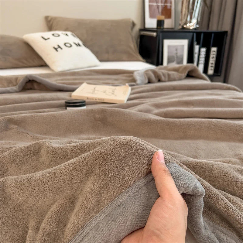 Plaid Taupe – Velours Doux et Chaud Uni - vue 2 | Aolina