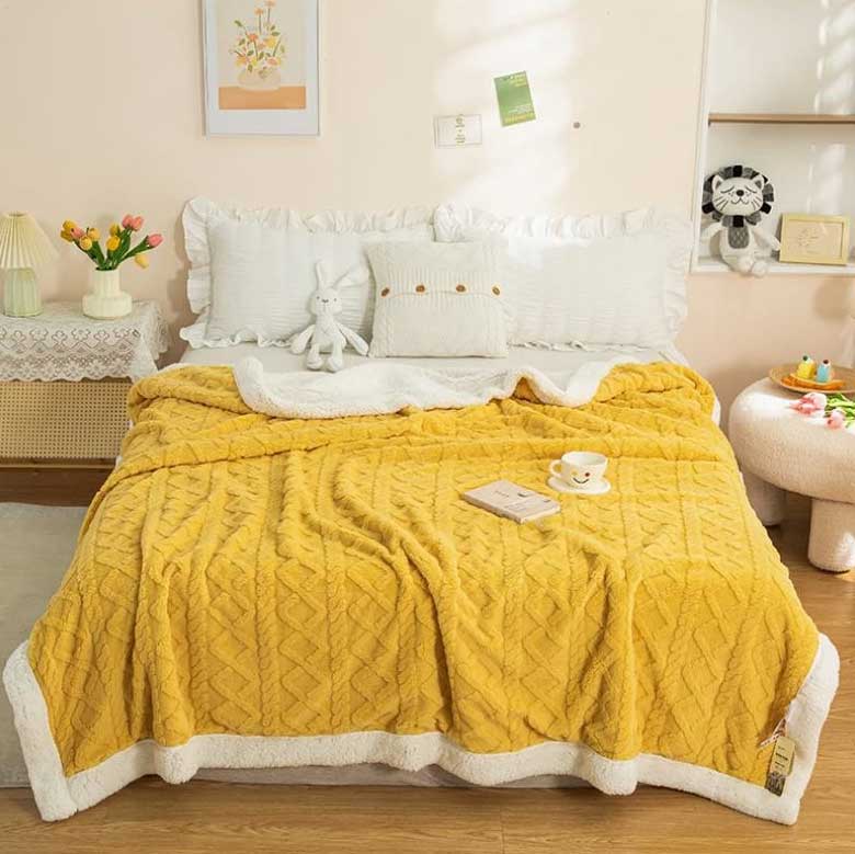 Plaid Jaune – Polaire Sherpa à Motifs Géométriques - vue 3 | Aolina