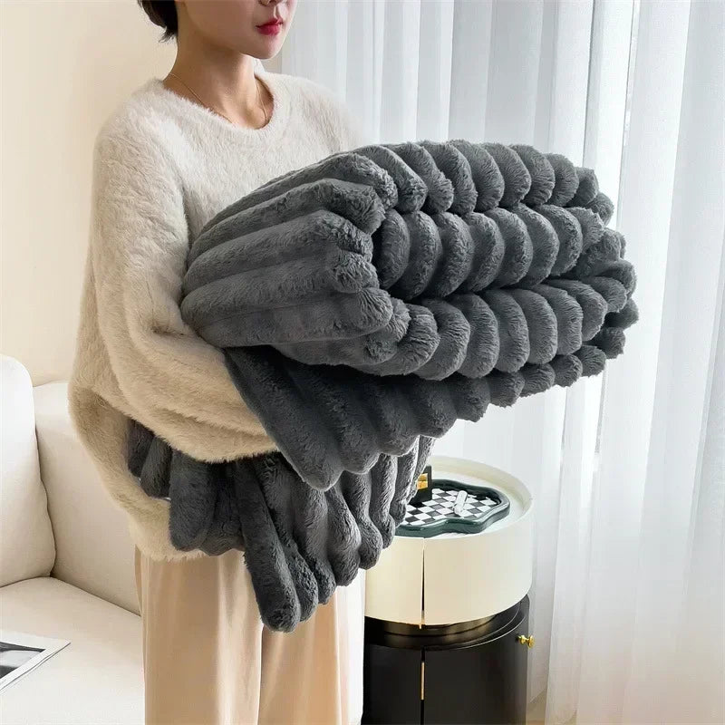 Plaid Gris – Fausse Fourrure Côtelée Douce et Épaisse - vue 1 | Aolina