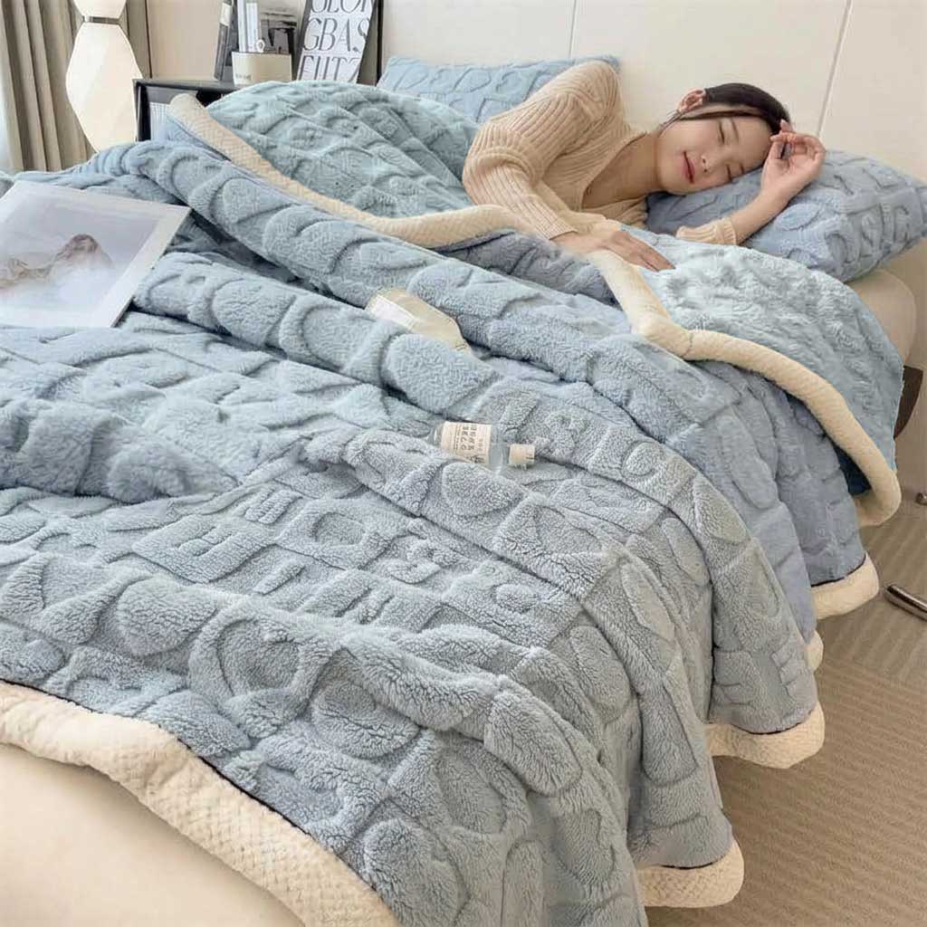 Plaid Bleu – Polaire Douce à Motifs Cœur en Relief - vue 3 | Aolina