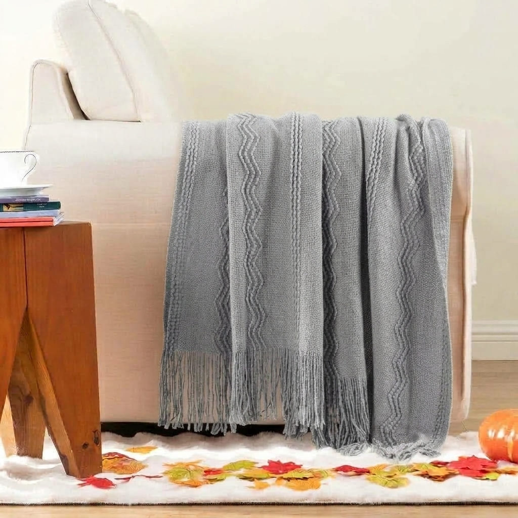 Plaid Gris – Tricoté à Motifs en Relief & Franges - vue 2 | Aolina