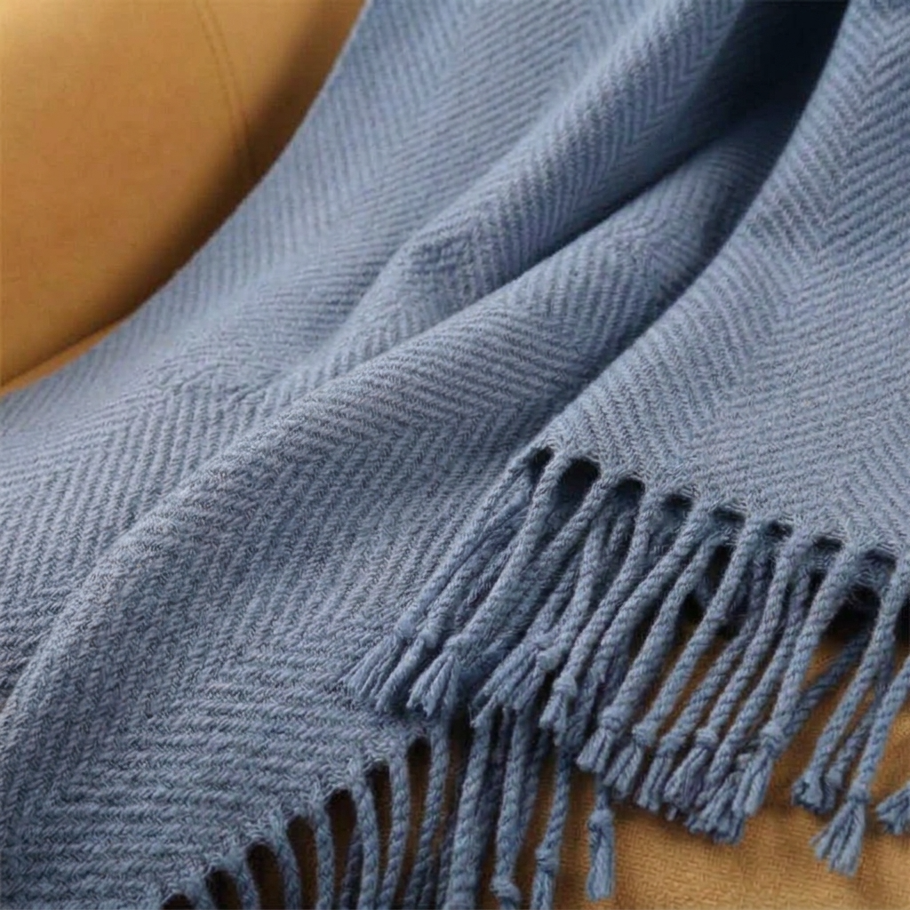 Plaid Bleu – 100 % Laine Unie à Franges - vue 2 | Aolina