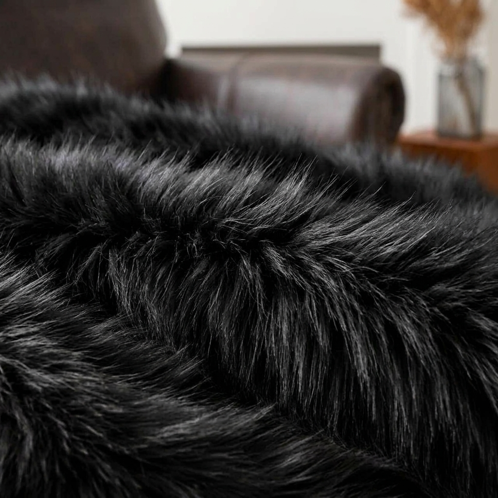 Plaid Noir – Fausse Fourrure Douce à Poils Longs - vue 2 | Aolina