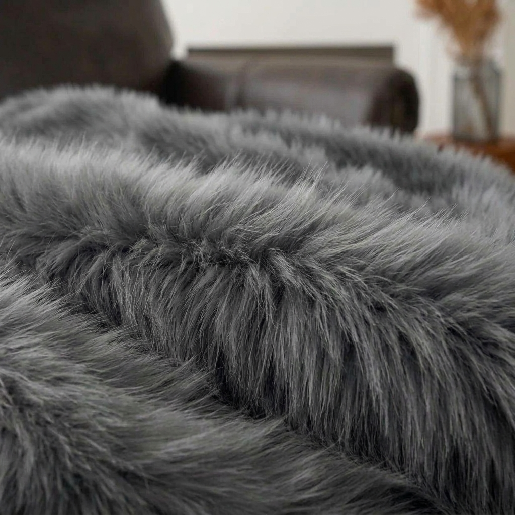 Plaid Gris – Fausse Fourrure Douce à Poils Longs - vue 4 | Aolina