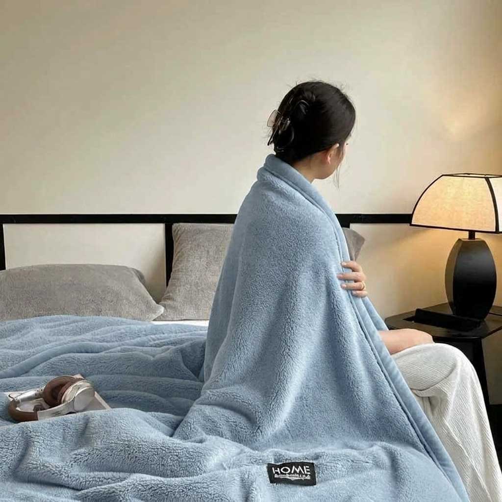 Plaid Bleu – Polaire Douce et Moelleuse Unie - vue 5 | Aolina