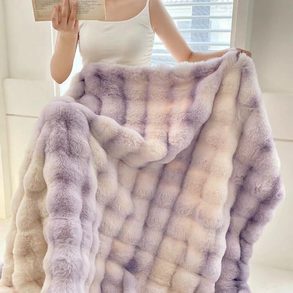 Plaid Lilas – Fausse Fourrure Moelleuse Double Face - vue 5 | Aolina