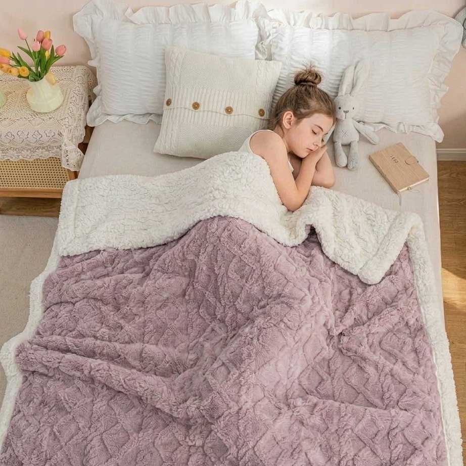Plaid Violet – Polaire Sherpa à Motifs Géométriques - vue 3 | Aolina