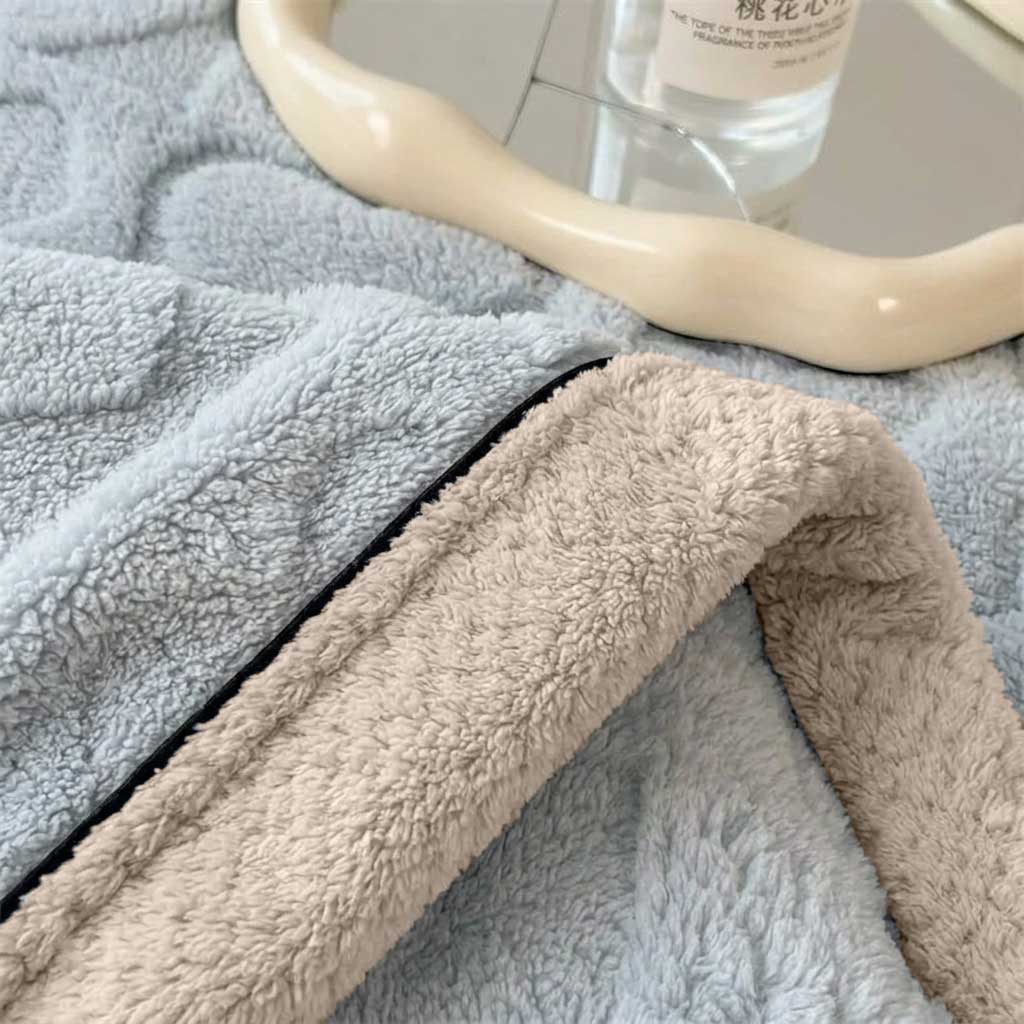 Plaid Bleu – Polaire Douce à Motifs Cœur en Relief - vue 2 | Aolina