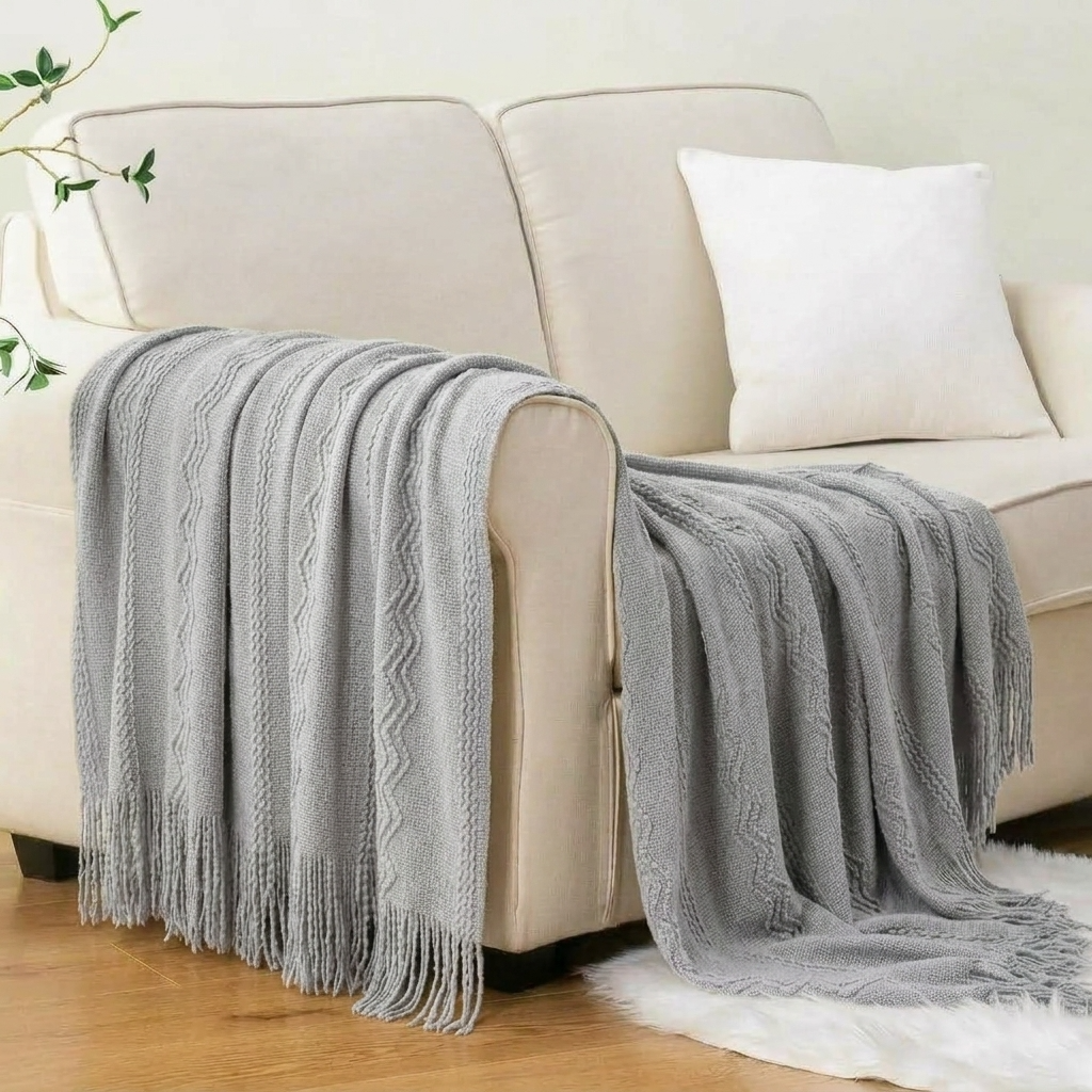 Plaid Gris – Tricoté à Motifs en Relief & Franges - vue 1 | Aolina